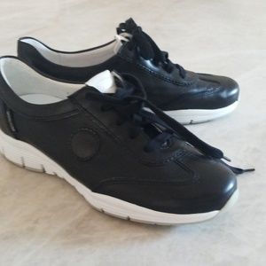 Mephisto black leather casual tennis shoe